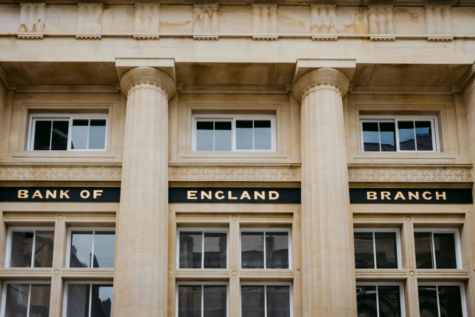 GBP/USD to 1.30 by year-end 2026: the BOE-cut and US-growth case