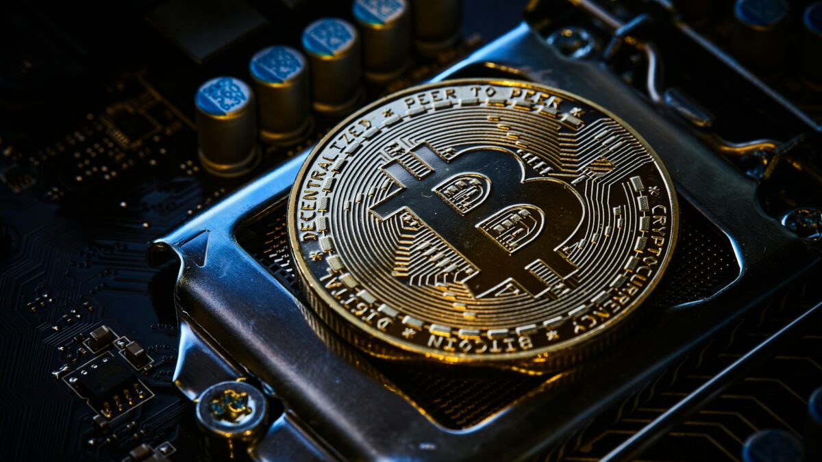 Truth Social withdraws Bitcoin ETF filings amid 14bp fee war