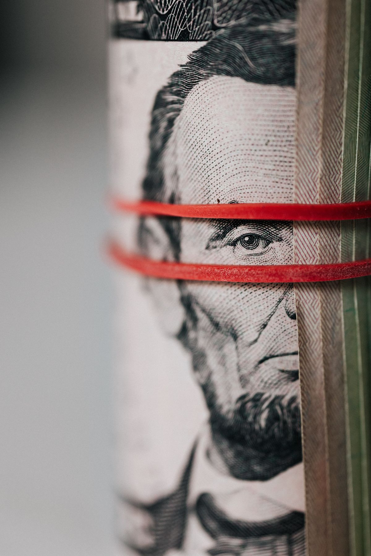 GBP/JPY to 205 by Q4 2026: the carry-cushion case