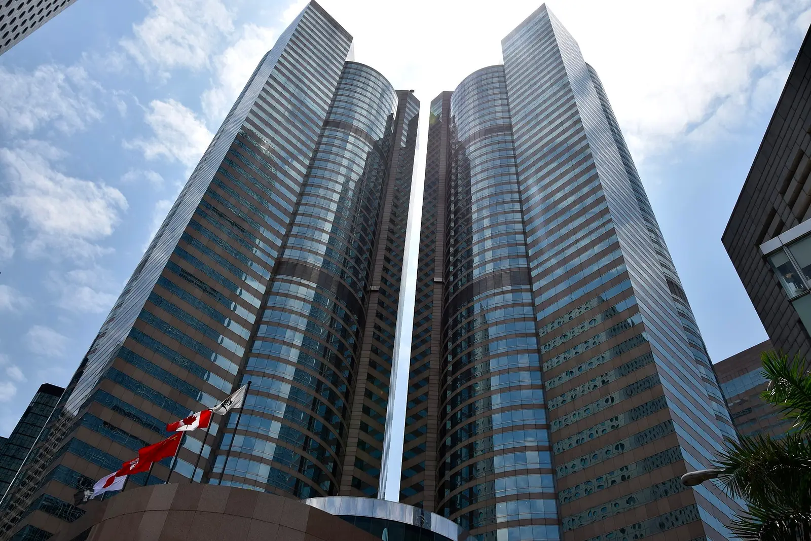 Hang Seng to 23,400 by October 28: the hold-not-pivot case