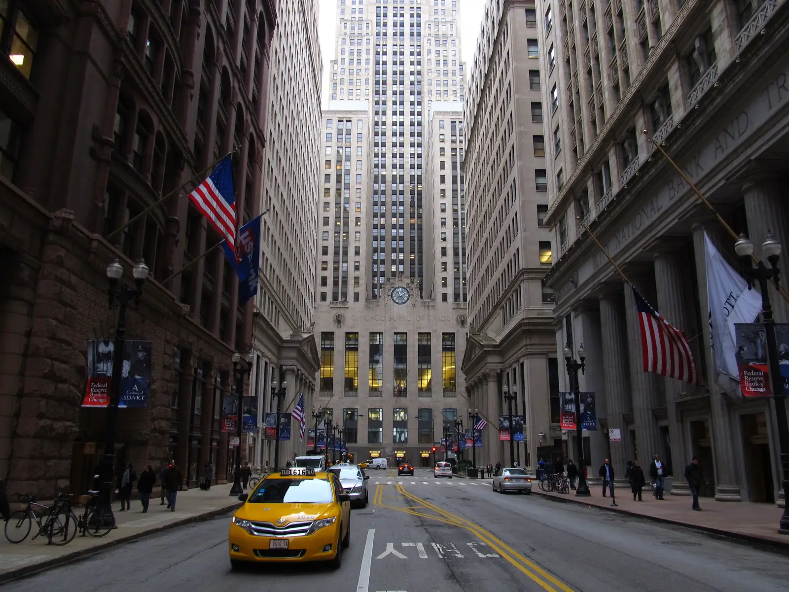 FundingTicks review: refunds, an 80% split, and a halted book