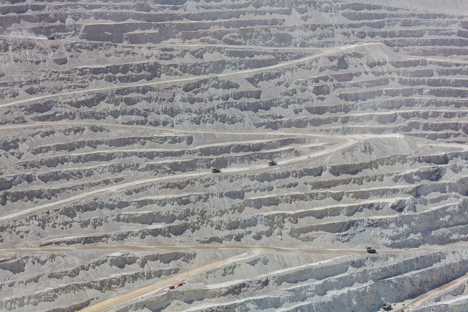 LME copper to $14,635 by January 14, 2027: premium fades