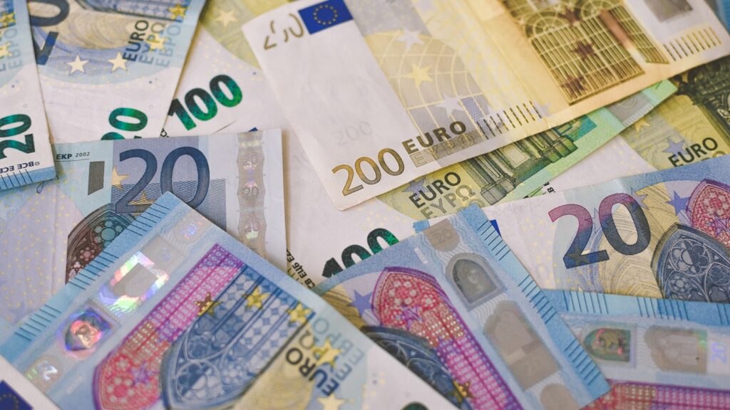 EUR/USD capped near 1.17 into Q3 2026: the twin-hawk case