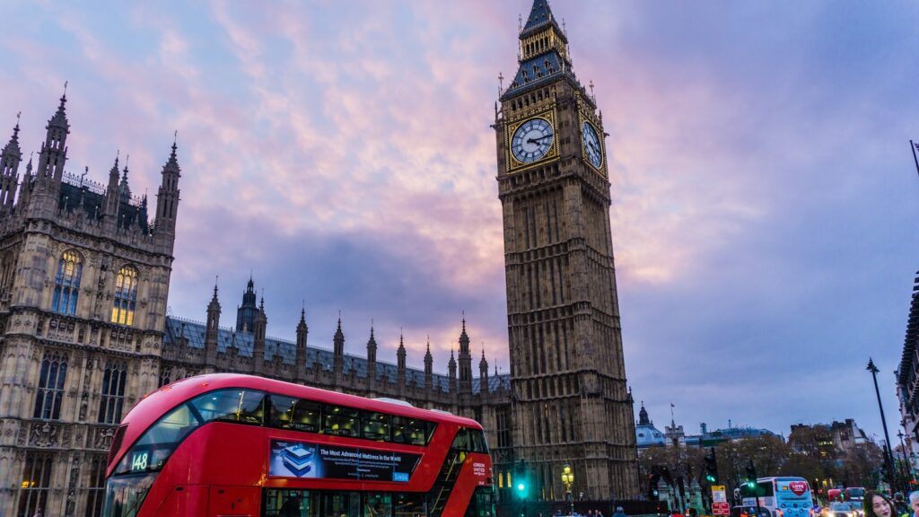Sage and GoCardless put Pay by Bank on UK SME invoices