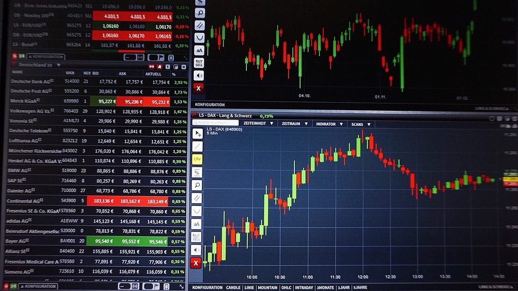 Fidelcrest review: the firm you pay is not the firm that funds you